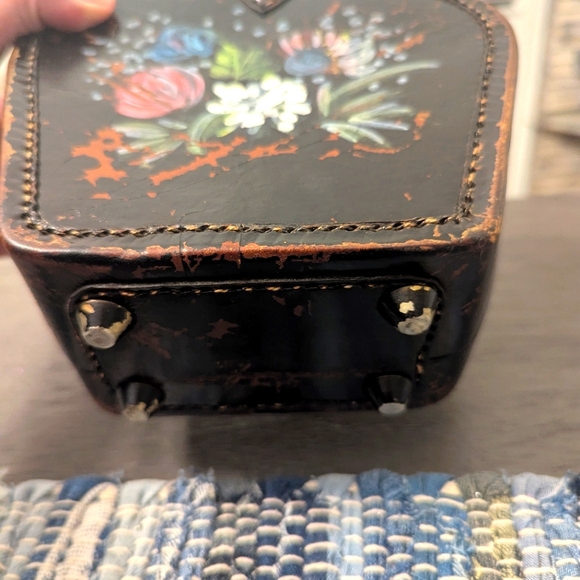 Vintage 1950s Hand-Painted Leather Box Purse w/ Batik Lining – Mid-Century Novel - Picture 4 of 10